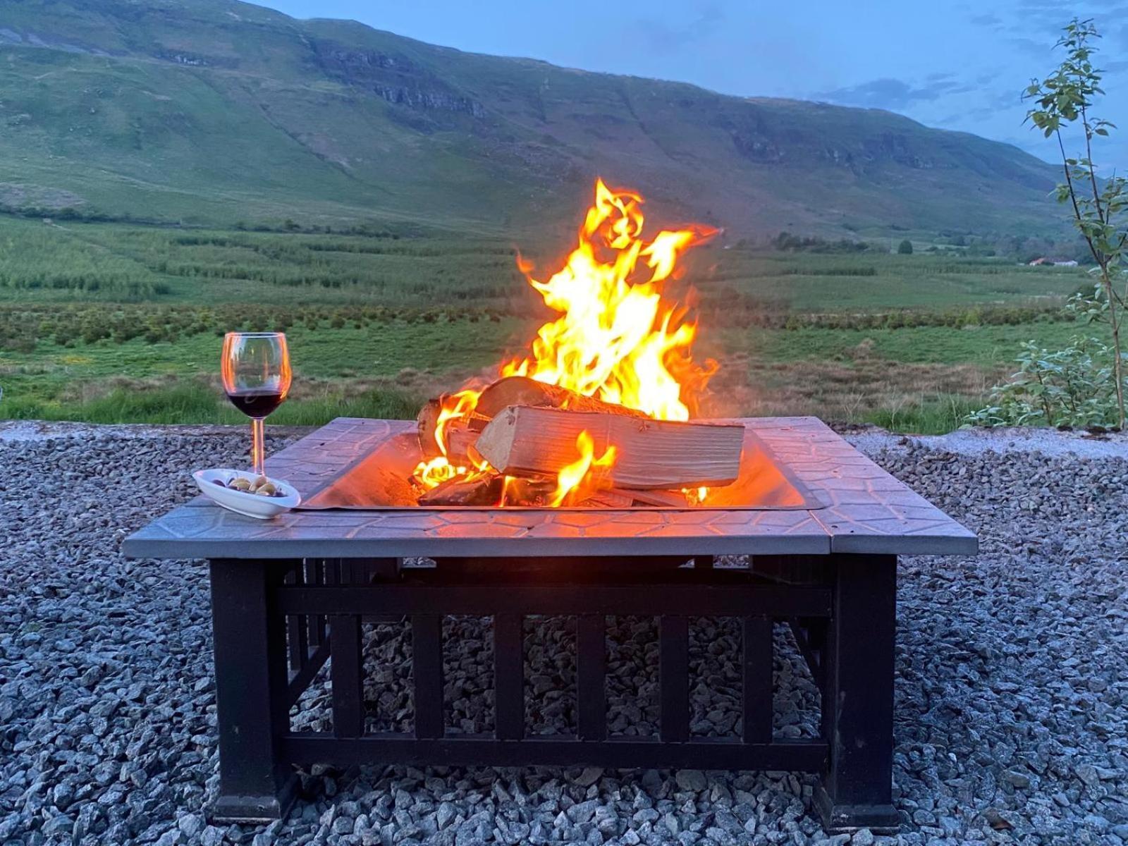 Hotel Campsie Luxury Pods With Hot Tub Glasgow Esterno foto